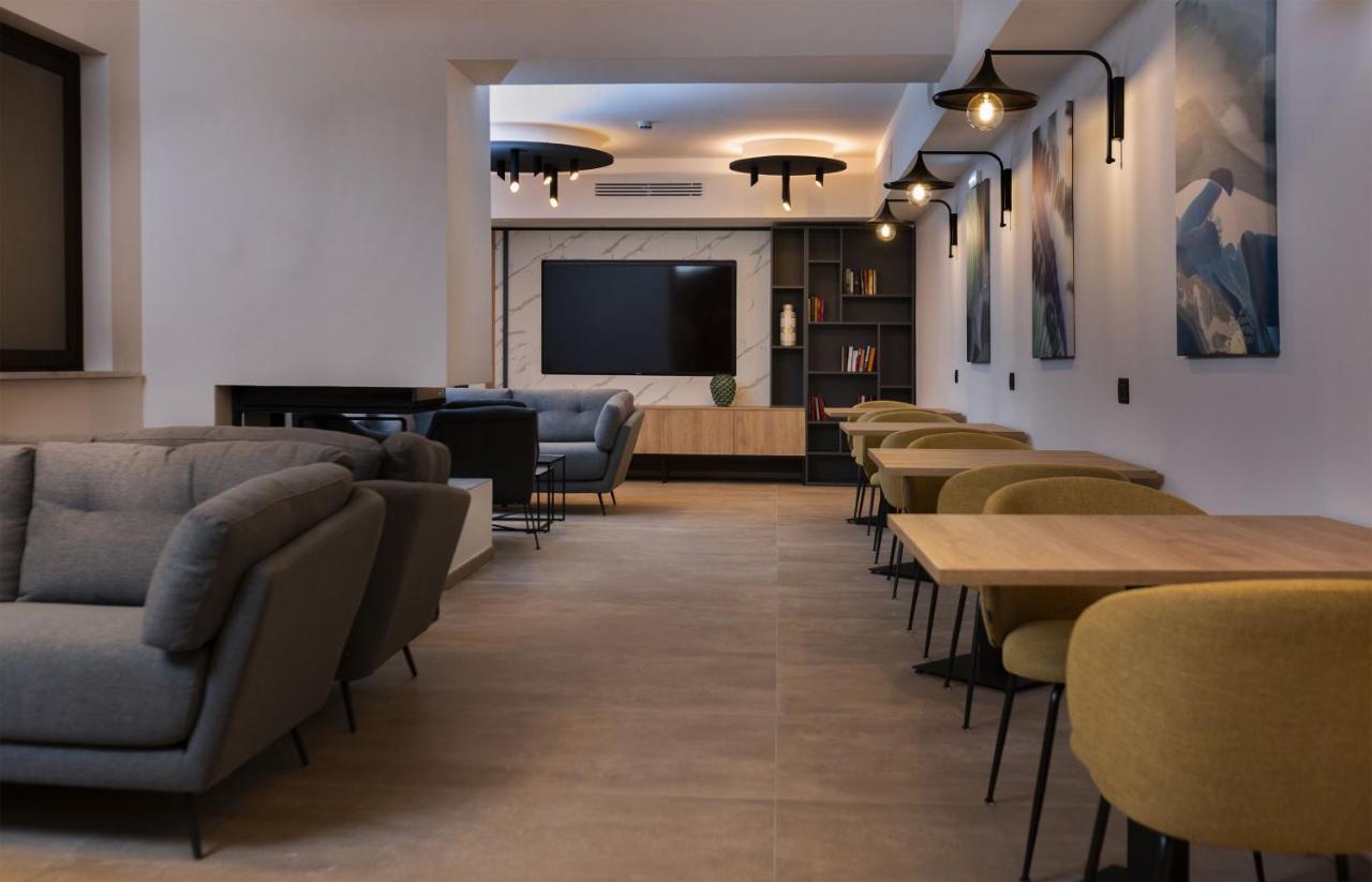Donna VI Hotel Geraci Siculo エクステリア 写真