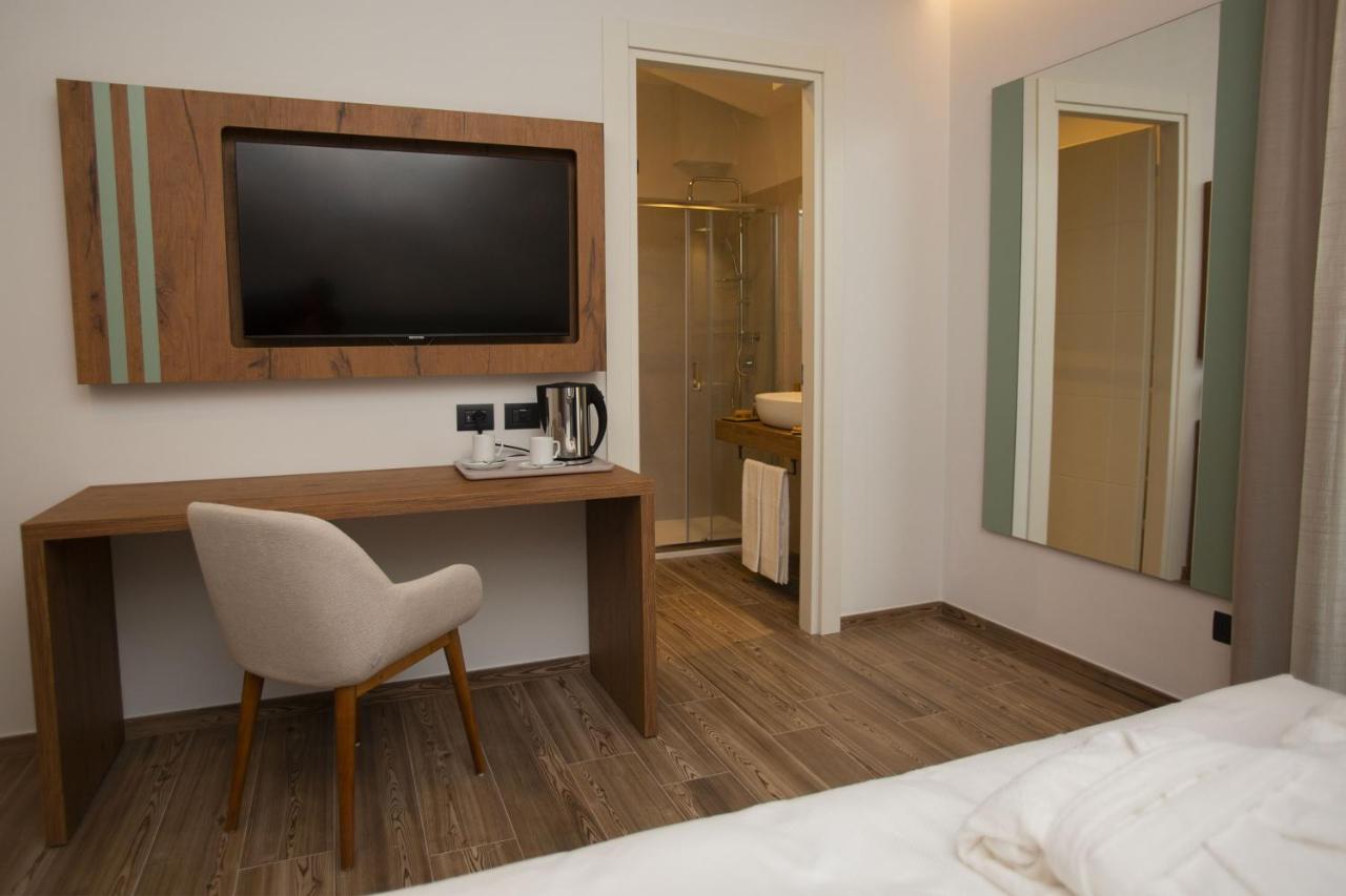 Donna VI Hotel Geraci Siculo エクステリア 写真